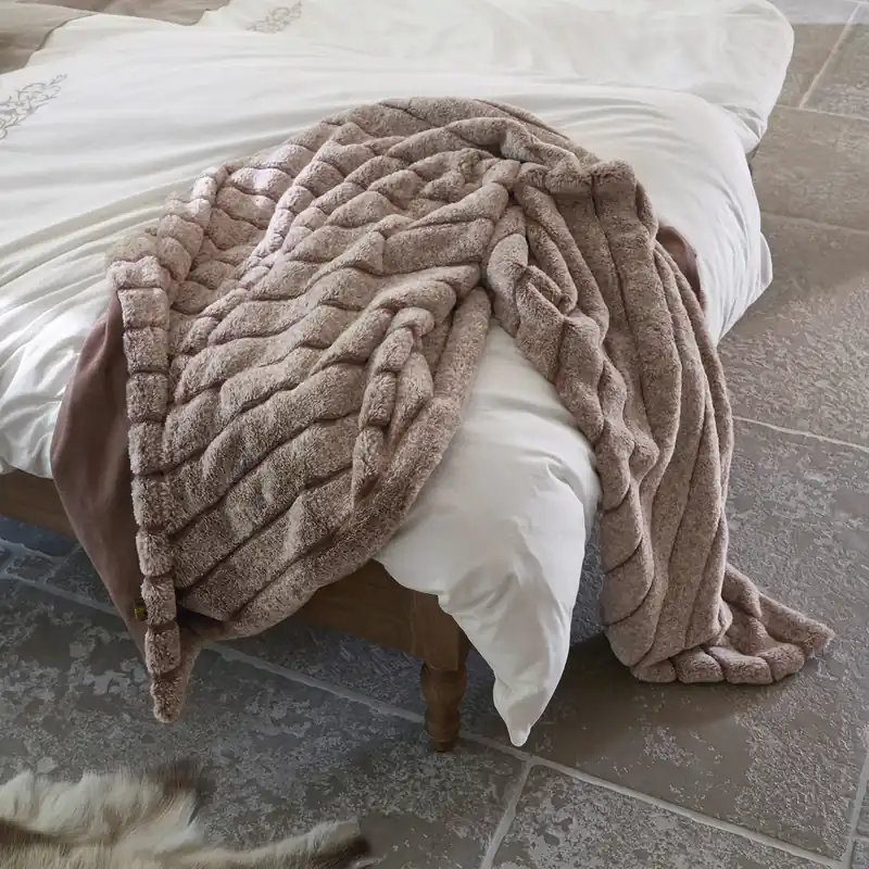 Neu Im Sortiment Quilt Trilla