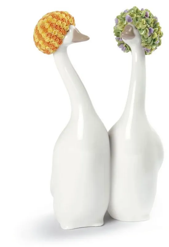 Casa Padrino Porzellan Gänse Skulptur Orange / Grün 11 x H. 21 cm - Luxus Dekoration Neuheit