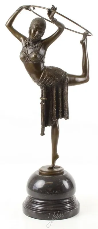 Ausverkauf Casa Padrino Bronzefigur Hula Hoop Tänzerin mit Marmorsockel Bronze / Schwarz 16,4 x 21,1 x H. 51,2 cm - Luxus Deko