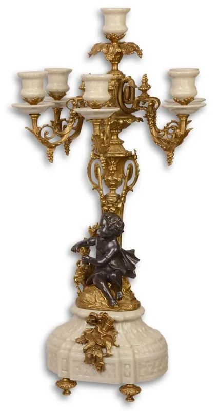 Casa Padrino Barock Kerzenständer Weiß / Gold 29,5 x 26,5 x H. 59,4 cm - Barockstil Deko Markenprodukt
