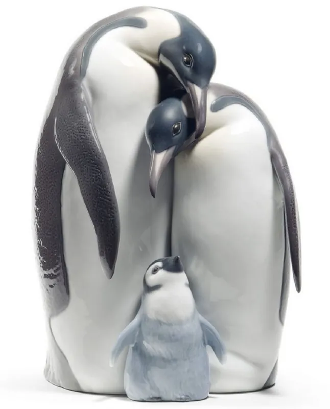 Neue Kollektion Casa Padrino Luxus Porzellanfigur / Skulptur Pinguin Familie Mehrfarbig 16 x H. 25 cm - Luxus Kollektion