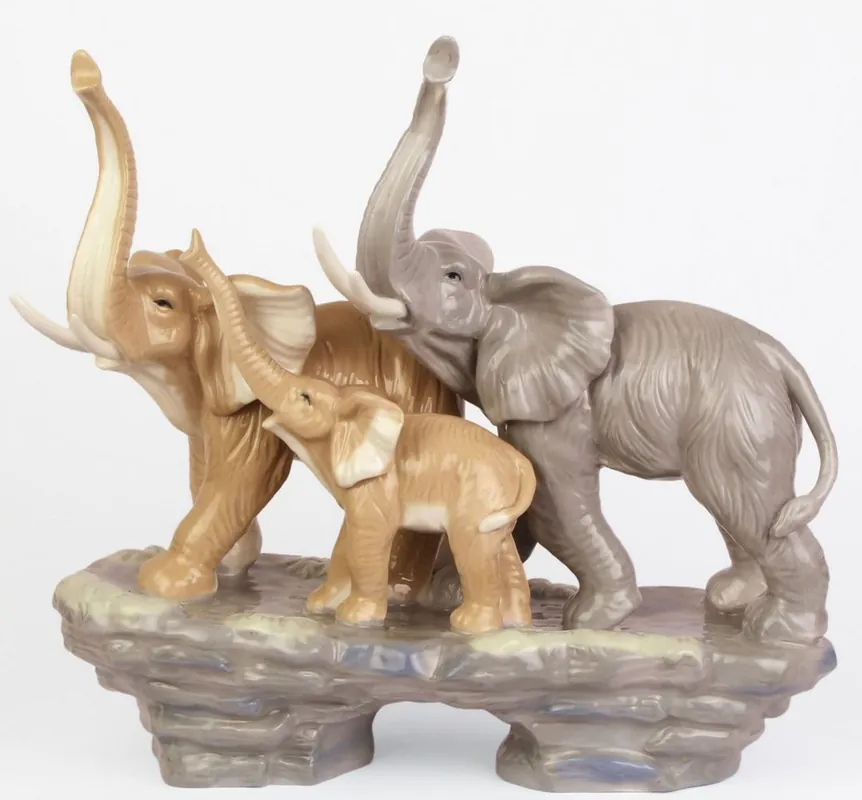 Preis Gesenkt Casa Padrino Luxus Porzellan Skulptur Elefantenfamilie Grau / Beige 34 x 16,4 x H. 32,5 cm - Luxus Deko
