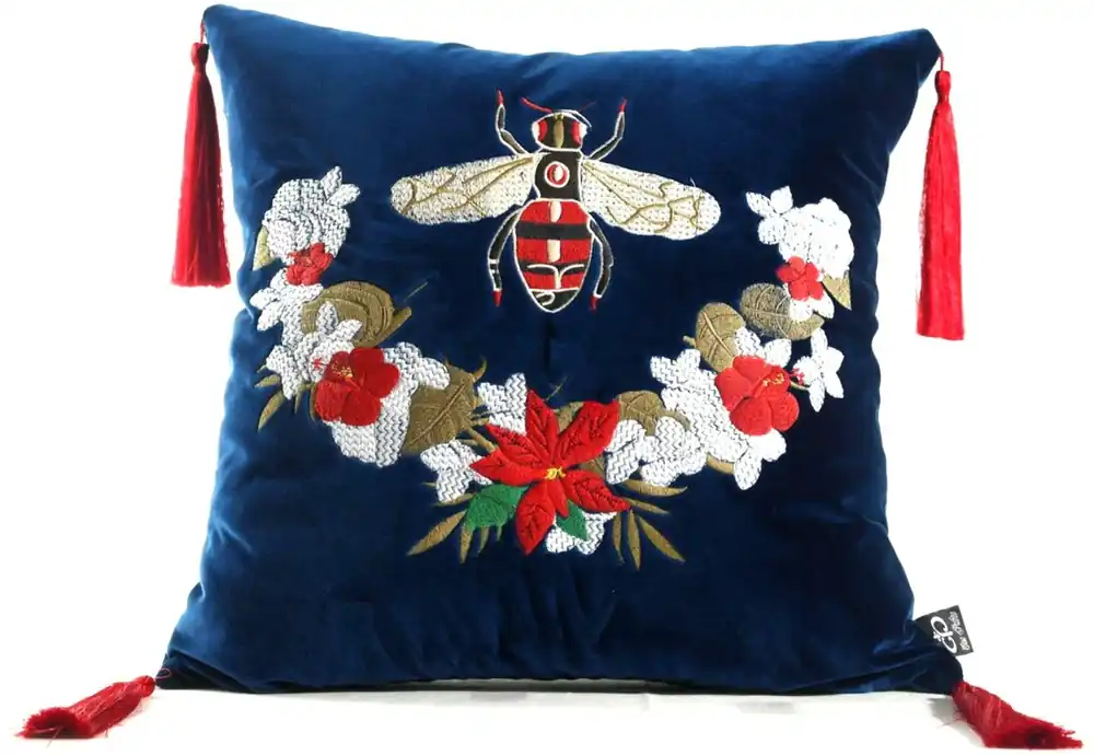 Must-Have Casa Padrino Luxus Deko Kissen mit Troddeln Bee Blau / Mehrfarbig 45 x 45 cm - Feinster Samtstoff - Luxus Deko Accessoires