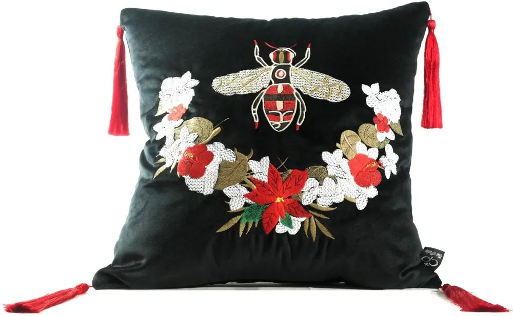 Casa Padrino Luxus Deko Kissen mit Troddeln Bee Schwarz / Mehrfarbig 45 x 45 cm - Feinster Samtstoff - Luxus Deko Accessoires Nur Heute