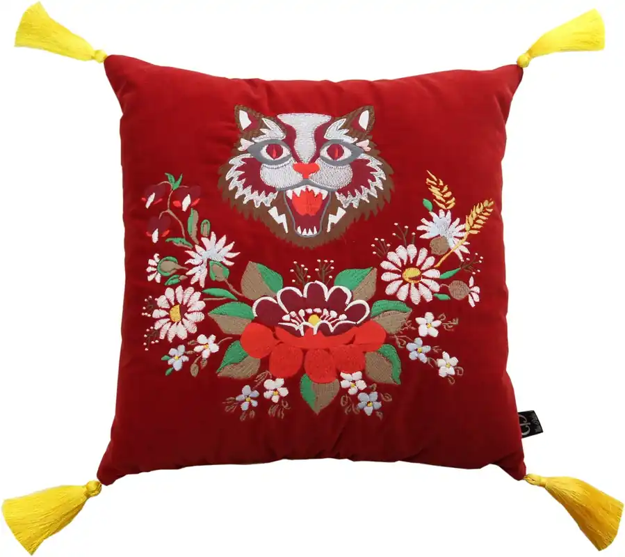 Rabatt Casa Padrino Luxus Deko Kissen mit Troddeln Cat Rot / Gelb 45 x 45 cm - Feinster Samtstoff - Wohnzimmer Kissen