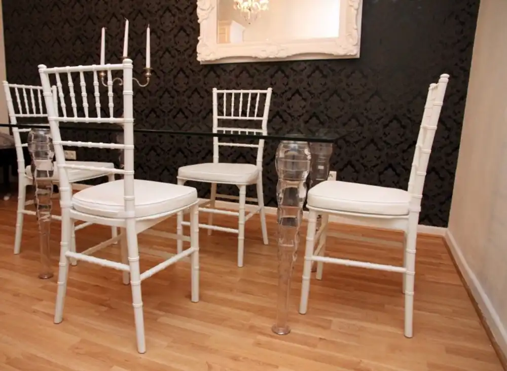 Echt Designer Acryl Esszimmer Set Weiß/Weiß - Ghost Chair Table - Polycarbonat Möbel - 1 Tisch + 4 Stühle - Casa Padrino Designer Möbel