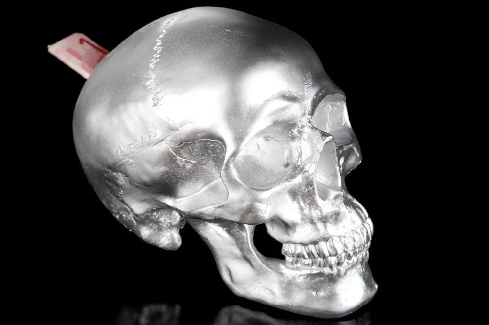 Designer Spardose Skull silber Höhe 14 cm, Breite 14 cm, Tiefe 20 cm, Totenkopf - edle Skulptur aus Polyresin Sonderaktion