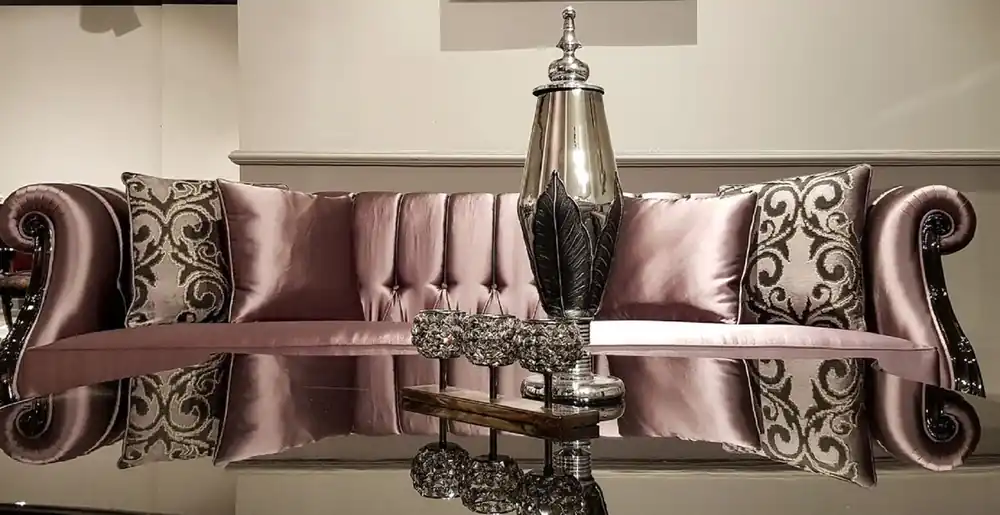 Casa Padrino Luxus Barock Chesterfield Sofa Rosa / Schwarz - Prunkvolles Wohnzimmer Sofa - Barock Wohnzimmer Möbel - Luxus Qualität Beliebt