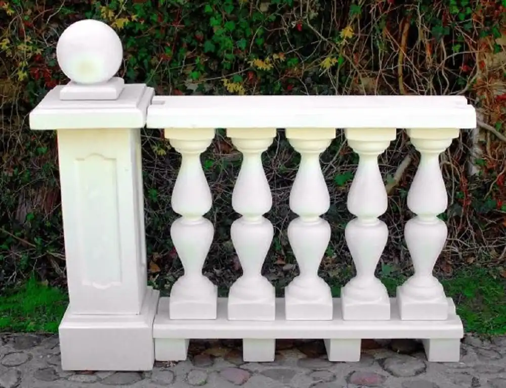 Casa Padrino Jugendstil Balustrade mit Säule und dekorativer Kugel Weiß 133 x 33 x H. 110 cm - Massives Stein Geländer aus feinstem Beton - Garten & Terrassen Balustraden Highlight