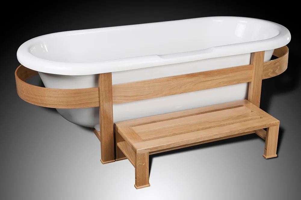 Casa Padrino Luxus Retro Badewanne Weiß / Naturfarben 178 x 76 x H. 73 cm - Freistehende Badewanne mit Holzrahmen und Stufe - Retro Badezimmer Möbel Begrenztes Angebot