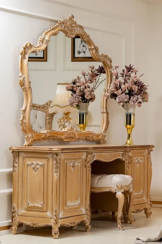 Casa Padrino Luxus Barock Schlafzimmer Schminktisch Set Gold - 1 Barock Schminktisch & 1 Barock Wandspiegel & 1 Barock Hocker - Prunkvolle Barock Schlafzimmer Möbel Preis Gesenkt