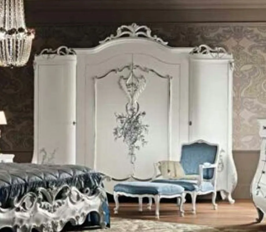 Casa Padrino Luxus Barock Schlafzimmerschrank mit 4 Türen Weiß / Silber - Prunkvoller Massivholz Kleiderschrank im Barockstil - Barock Schlafzimmer Möbel - Luxus Qualität - Made in Italy Preiswert