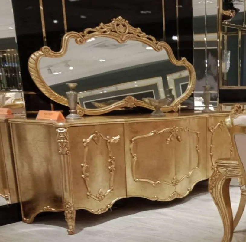 Casa Padrino Luxus Barock Möbel Set Gold - 1 Barock Sideboard mit 4 Türen & 1 Barock Wandspiegel - Prunkvolle Barock Möbel Finale Aktion