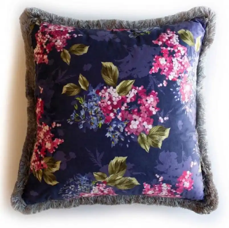 Casa Padrino Luxus Deko Kissen Blumen Design Mehrfarbig / Grau 45 x 45 cm - Bedrucktes Samt Kissen mit Fransen - Deko Accessoires Beliebt