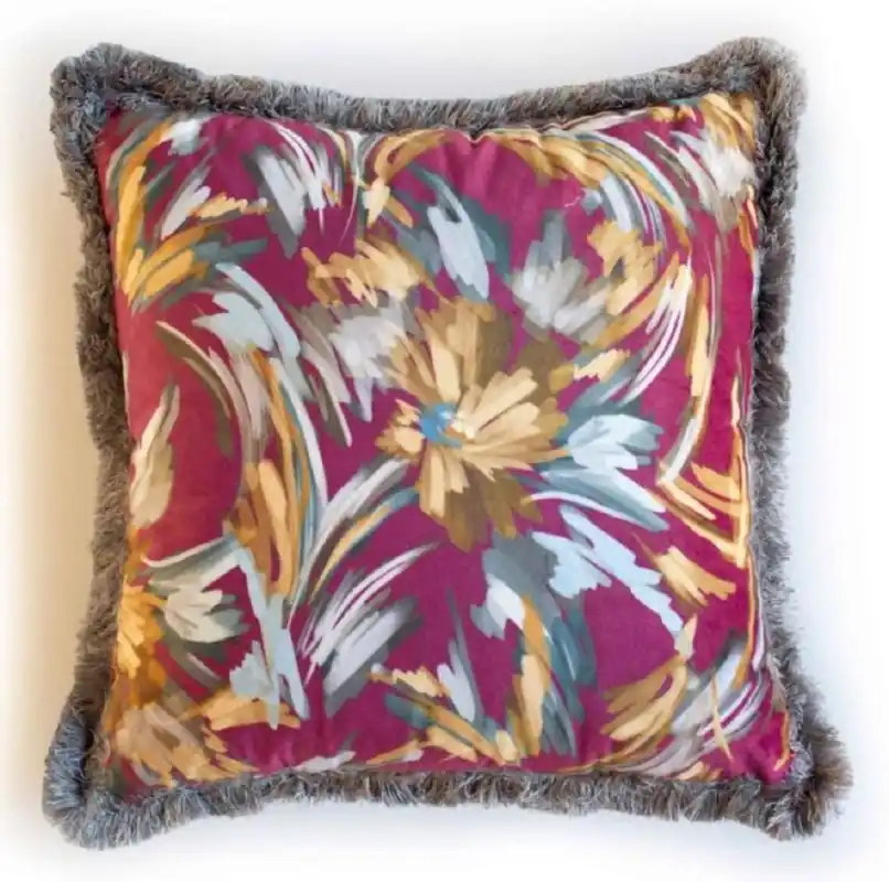 Casa Padrino Luxus Deko Kissen Blumen Design Rot / Mehrfarbig / Grau 45 x 45 cm - Bedrucktes Samt Kissen mit Fransen - Deko Accessoires Direktkauf