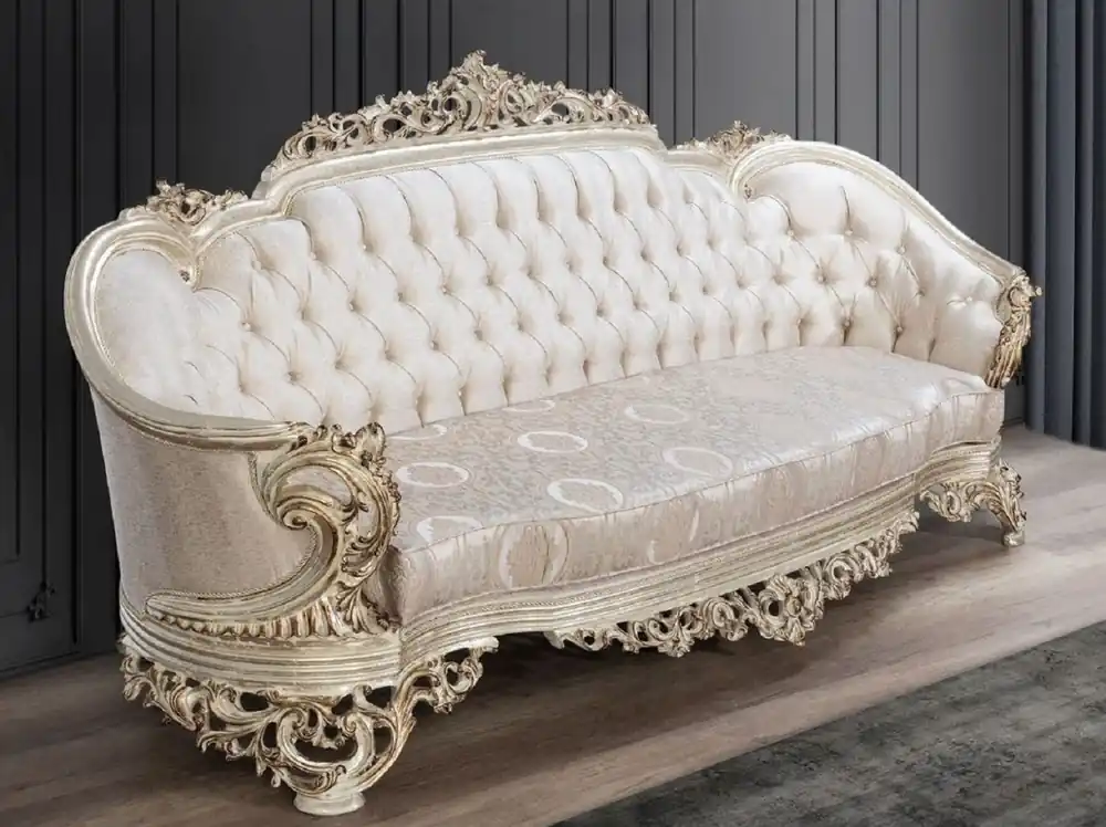 Casa Padrino Luxus Barock Sofa Cremefarben / Beige / Antik Gold - Prunkvolles Wohnzimmer Sofa mit elegantem Muster - Barock Wohnzimmer Möbel Saisonangebot