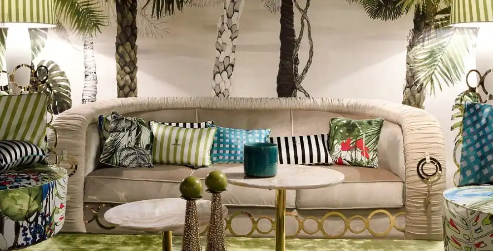 Casa Padrino Luxus Sofa mit Metall Ornamenten Beige / Gold 260 x 103 x H. 80 cm - Luxus Wohnzimmer & Hotel Möbel - Erstklassische Qualität - Made in Italy Sofort Bestellen