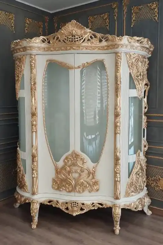 Casa Padrino Luxus Barock Vitrine Weiß / Gold - Prunkvoller Massivholz Vitrinenschrank mit 2 Glastüren - Handgefertigte Barock Möbel Meistverkauft