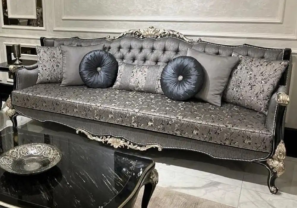 Casa Padrino Luxus Barock Sofa Silber / Schwarz / Silber - Handgefertigtes Wohnzimmer Sofa mit elegantem Muster und dekorativen Kissen - Wohnzimmer Möbel im Barockstil Markenprodukt