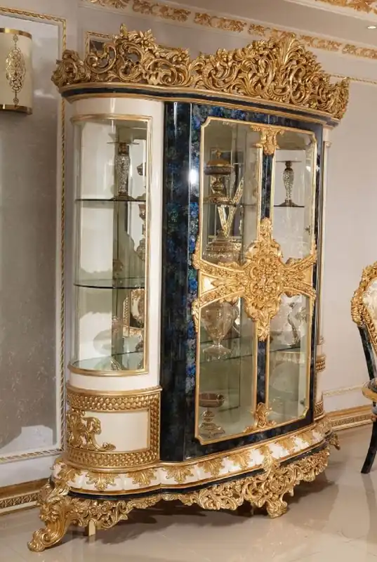 Geprüft Casa Padrino Luxus Barock Vitrine Weiß / Blau / Gold - Prunkvoller Massivholz Vitrinenschrank mit 2 Glastüren - Barock Möbel - Edel & Prunkvoll