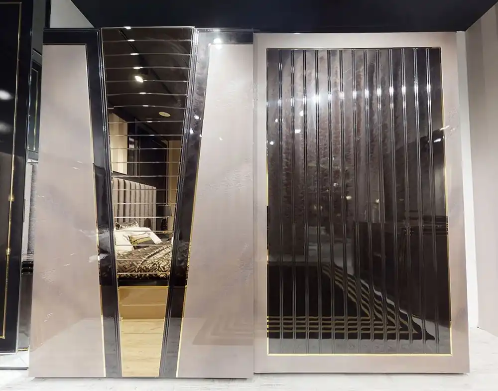 Sonderaktion Casa Padrino Luxus Schlafzimmerschrank Grau / Schwarz / Gold - Moderner verspiegelter Kleiderschrank mit 2 Schiebetüren - Luxus Schlafzimmer & Hotel Möbel