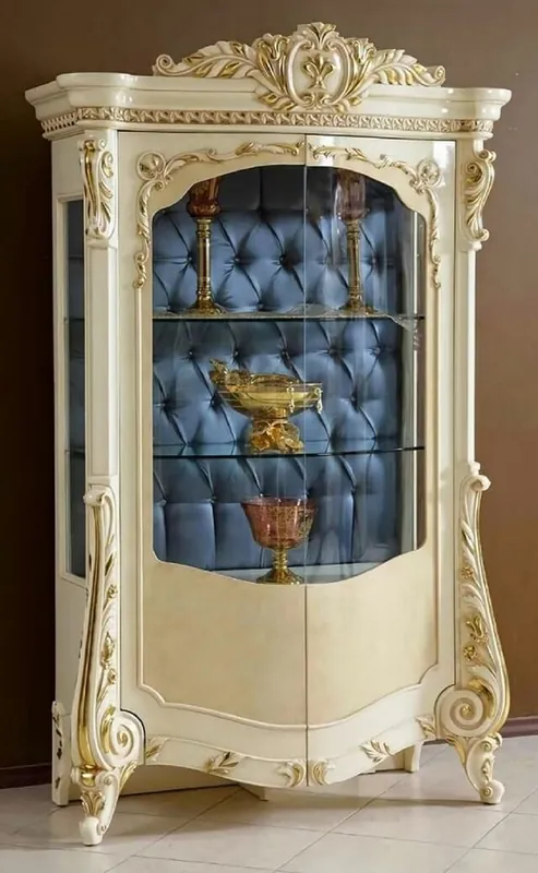 Zertifiziert Casa Padrino Luxus Barock Vitrine Beige / Weiß / Gold / Blau - Prunkvoller Massivholz Vitrinenschrank mit 2 Glastüren - Handgefertigte Barock Möbel - Edel & Prunkvoll