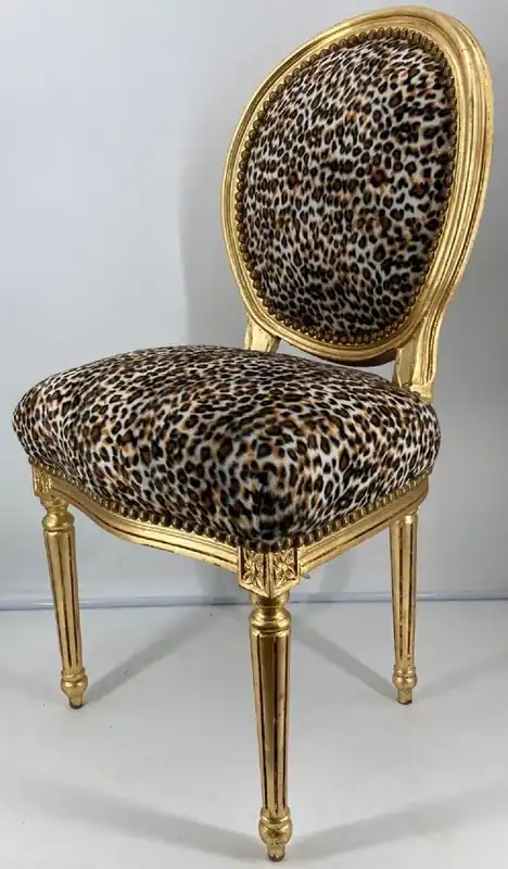 Casa Padrino Barock Esszimmer Stuhl Medaillon Leopard / Gold - Handgefertigter Massivholz Antik Stil Küchen Stuhl mit Muster - Barock Esszimmer Möbel Kracherpreis