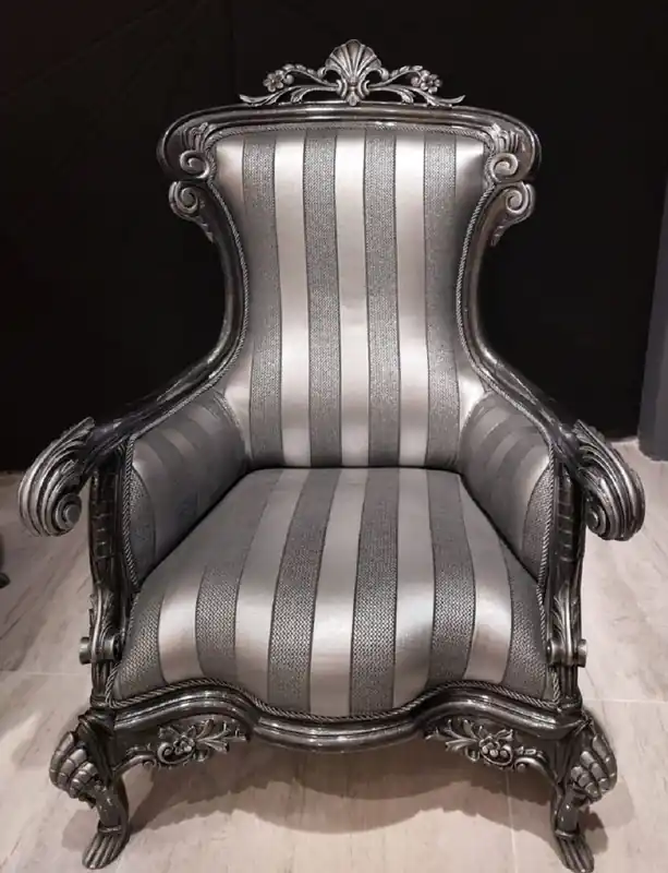 Geprüft Casa Padrino Luxus Barock Sessel Silber / Grau / Schwarz / Silber - Handgefertigter Barockstil Wohnzimmer Sessel mit Streifen - Barock Wohnzimmer Möbel - Edel & Prunkvoll