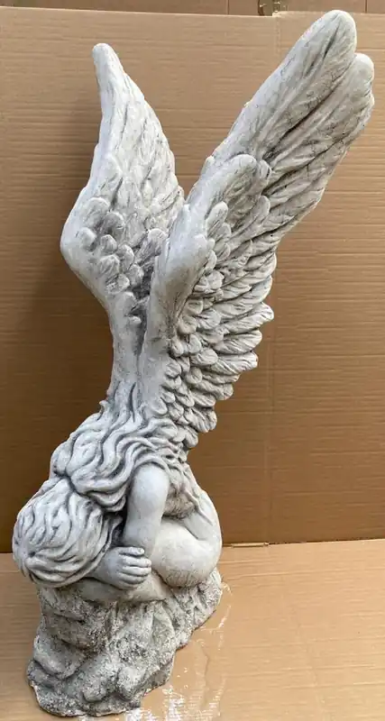 Casa Padrino Barock Deko Skulptur Frau mit Flügel Weiß / Grau 56 x 63 x H. 110 cm - Garten Deko Stein Figur - Barock Garten & Terrassen Deko Accessoires Sonderaktion