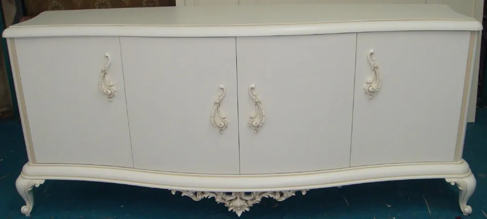 Bestpreis Casa Padrino Luxus Barock Massivholz Sideboard Matt Weiß / Beige - Handgefertigter Massivholz Schrank mit 4 Türen - Luxus Barock Möbel - Wohnzimmer Möbel im Barockstil - Barock Einrichtung