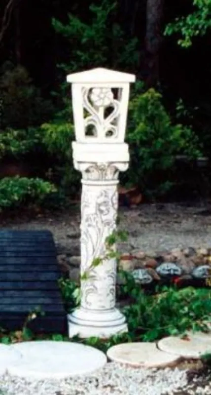 Casa Padrino Barock Garten Stein Laterne mit Säule Weiß 34 x 34 x H. 148 cm - Garten & Terrassen Stein Leuchte - Garten & Terrassen Beleuchtung im Barockstil - Barock Außenbeleuchtung - Barock Möbel Direkt Vom Hersteller