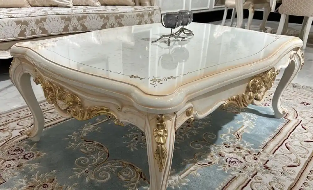 Casa Padrino Luxus Barock Couchtisch Weiß / Beige / Gold - Massivholz Wohnzimmertisch im Barockstil - Barockstil Wohnzimmer Möbel - Barock Möbel - Barock Einrichtung - Luxus Möbel im Barockstil Neue Kollektion