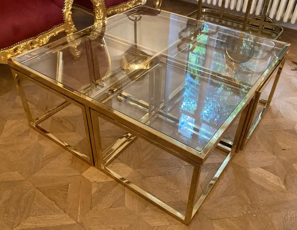 Casa Padrino Luxus Couchtisch Gold 100 x 100 x H. 40 cm - Quadratischer Wohnzimmertisch mit 4 herausziehbaren Beistelltischen - Wohnzimmer Möbel - Luxus Möbel - Luxus Einrichtung Super-Preis