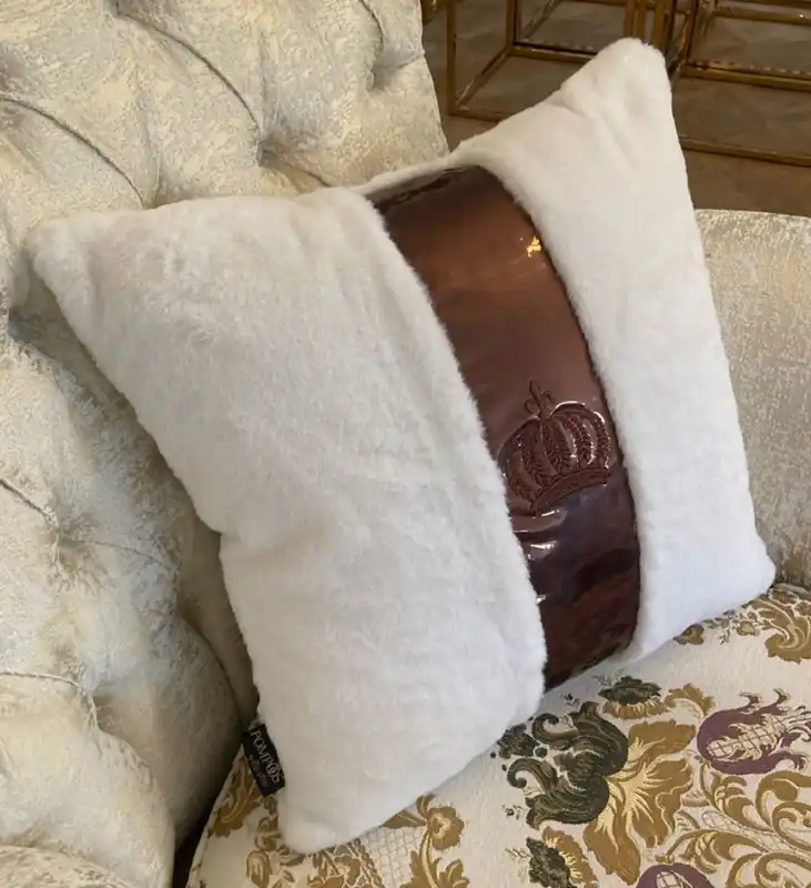 Geprüft Harald Glööckler Luxus Deko Kissen Pompöös by Casa Padrino Weiß / Bronze - Glööckler Kissen - Designer Zierkissen - Harald Glööckler Designer Deko Accessoires