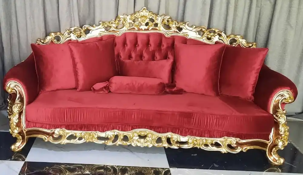 Casa Padrino Luxus Barock Sofa Rot / Braun / Gold - Prunkvolles Wohnzimmer Sofa - Barockstil Wohnzimmer Möbel - Luxus Möbel im Barockstil - Barock Einrichtung - Wohnzimmer Einrichtung Preiswert