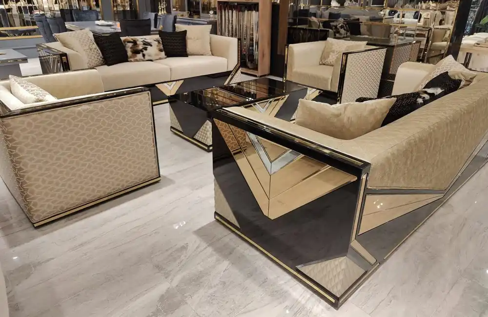 Casa Padrino Luxus Wohnzimmer Set Gold / Schwarz - 2 Luxus Sofas & 2 Luxus Sessel & 1 Luxus Couchtisch - Wohnzimmer Möbel - Luxus Möbel - Luxus Einrichtung - Wohnzimmer Einrichtung Markenprodukt