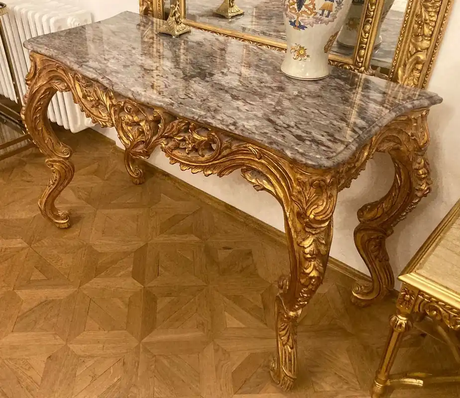 Garantierte Lieferung Casa Padrino Barock Konsole Gold / Grau - Handgefertigter Konsolentisch mit Marmorplatte - Prunkvolle Barockstil Konsole - Barock Möbel - Antik Stil Möbel - Barockstil Möbel - Edel & Prunkvoll