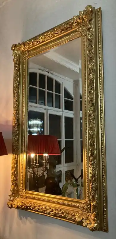 Casa Padrino Barock Spiegel Gold - Rechteckiger Wandspiegel mit Verzierungen - Barock Garderoben Spiegel - Barockstil Wandspiegel - Barock Möbel - Möbel Barockstil - Edel & Prunkvoll Direkt Vom Hersteller
