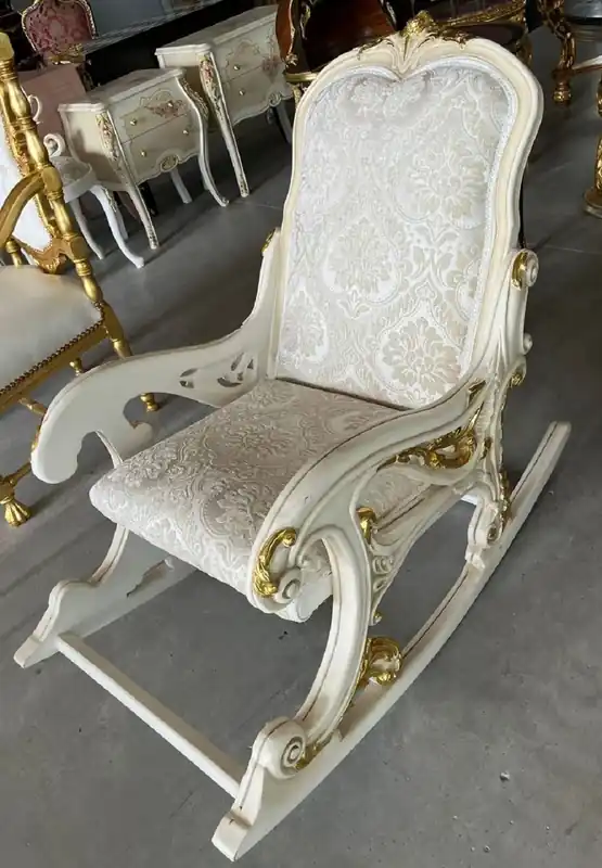 Nur Für Kurze Zeit Casa Padrino Barock Schaukelsessel Silber / Beige / Creme / Weiß / Gold - Handgefertigter Schaukelstuhl mit Armlehnen und Fußstütze - Barock Möbel - Wohnzimmer Möbel im Barockstil