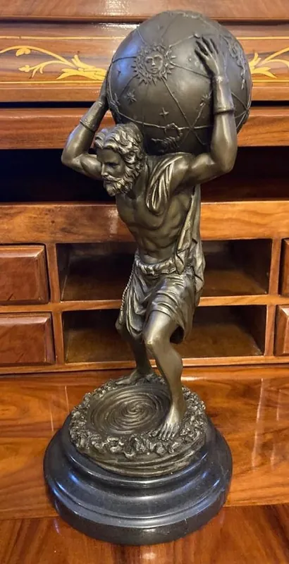 Casa Padrino Jugendstil Bronze Skulptur Mann mit Kugel Bronze / Schwarz 14 x 14 x H. 33 cm - Bronzefigur - Dekofigur - Schreibtisch Deko - Deko Accessoires - Luxus Deko Top-Seller