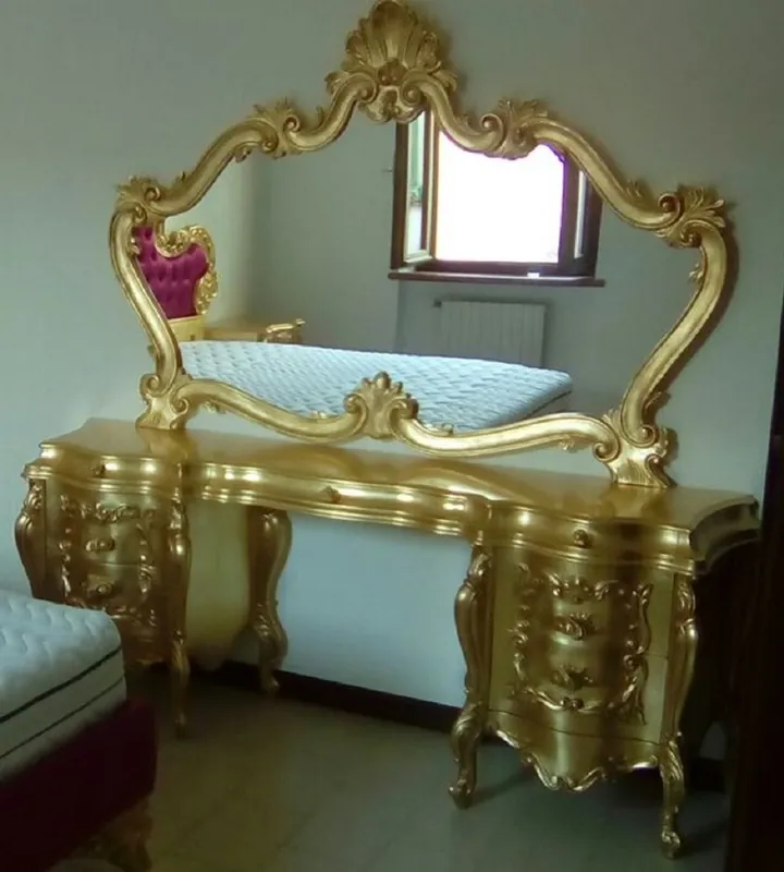 Casa Padrino Luxus Barock Schlafzimmer Set Gold - 1 Barock Schminkkommode & 1 Barock Spiegel - Luxus Schlafzimmer Möbel im Barockstil - Barock Möbel - Luxus Qualität - Made in Italy Jetzt Bestellen