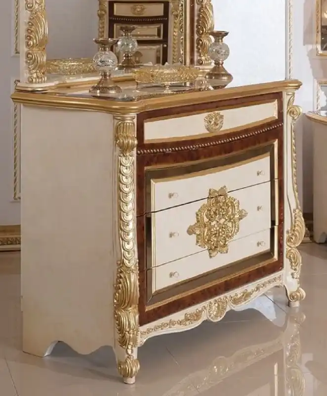 Casa Padrino Luxus Barock Kommode Weiß / Beige / Braun / Gold - Handgefertigte Barockstil Kommode mit 4 Schubladen - Luxus Schlafzimmer Möbel im Barockstil - Barock Schlafzimmer Möbel Neuheit