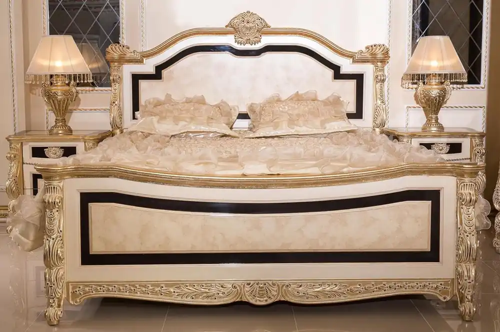 Casa Padrino Luxus Barock Schlafzimmer Set Weiß / Beige / Schwarz / Gold - 1 Barock Doppelbett mit Kopfteil & 2 Barock Nachtkommoden - Luxus Schlafzimmer Möbel im Barockstil - Barock Interior Heißes Angebot