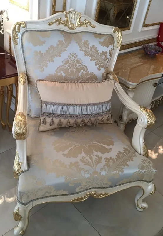 Kracherpreis Casa Padrino luxury baroque armchair light blue / white / gold - Magnificent living room armchair with elegant pattern - Baroque living room furniture