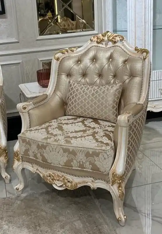 Ausverkauf Casa Padrino luxury baroque living room armchair gold / white / gold - Handmade baroque style armchair with elegant pattern and decorative pillow - Baroque living room furniture