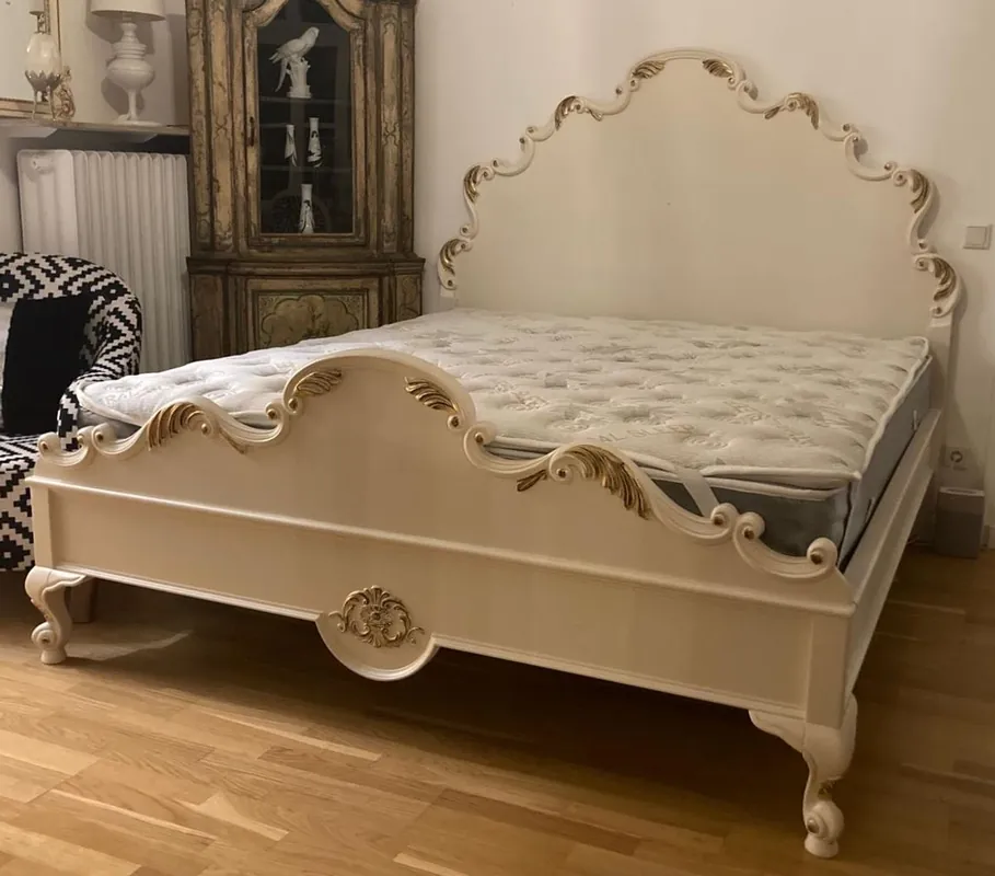 Casa Padrino baroque double bed with mattress cream / gold - Magnificent solid wood bed - Bedroom furniture in baroque style - Baroque furniture - Baroque furnishings - Noble & Magnificent Schneller Versand