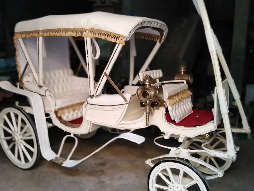 Casa Padrino baroque horse drawn carriage white / red / gold - Magnificent wedding carriage in the baroque style - Handmade baroque style carriage - Noble & Magnificent Direktkauf