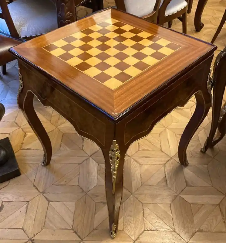 Casa Padrino baroque side table with chess & backgammon playing surface dark brown / brown / brass 60 x 60 x H. 71 cm - Baroque furniture - Antique style furniture - Noble & Magnificent Expressversand