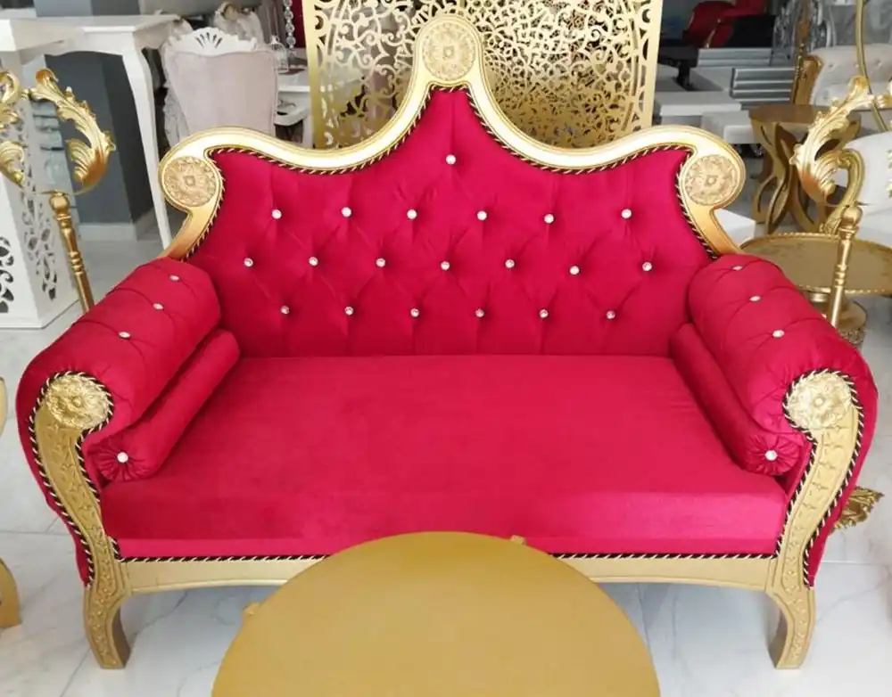 Jetzt Kaufen Casa Padrino luxury baroque sofa red / gold - Handmade solid wood living room sofa with fine velvet and rhinestones - Baroque furniture - Noble & Magnificent