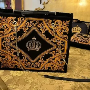 Knallerangebot Pompöös by Casa Padrino Luxury Ladies Handbag Crown and Rhinestones Black / Gold 43 x H. 43 cm - designed by Harald Glööckler